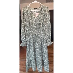 Ladies NWT Green Floral Print V-Neck Dress Size Large